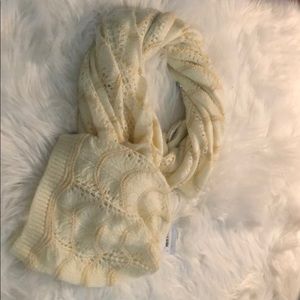 Liz Claiborne scarf and matching beanie